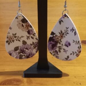 Chic Floral Teardrop Earrings